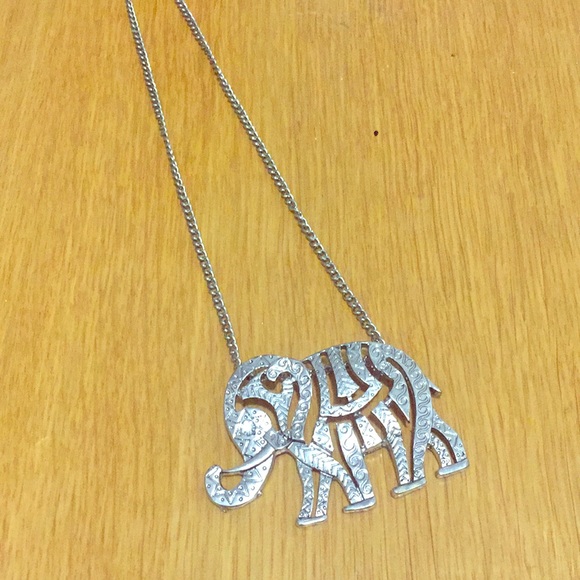 Cute Elephant Necklace - Picture 1 of 3